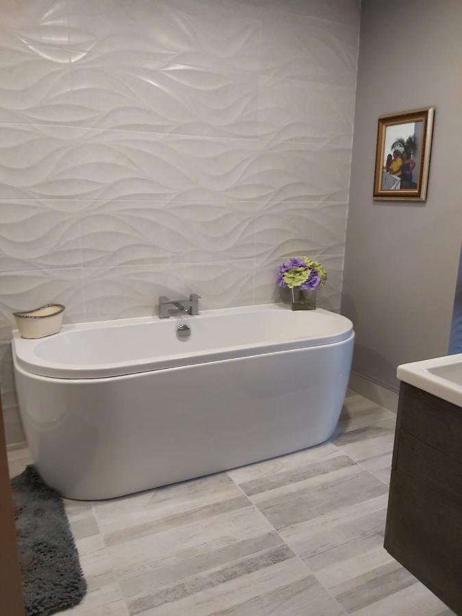 Ayala Bed & Breakfast Портстюърт Екстериор снимка